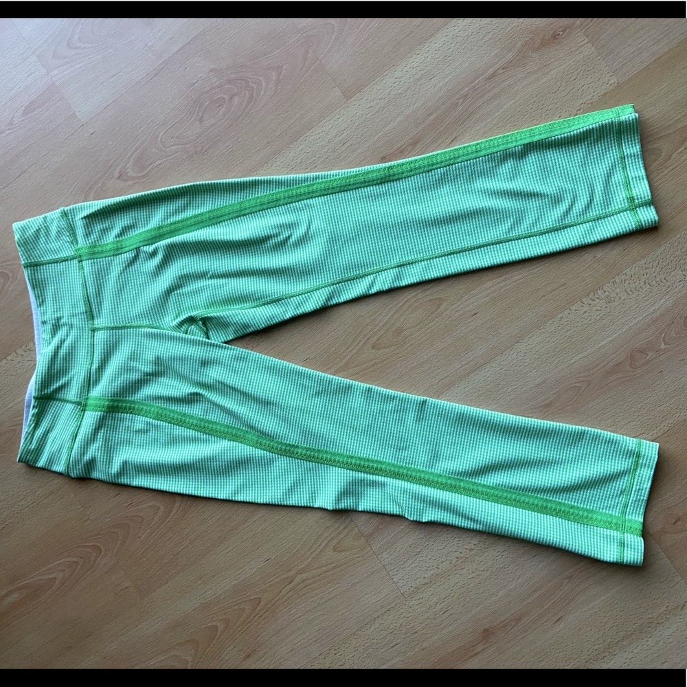 Women’s Lululemon crop leggings …